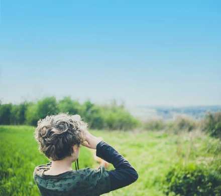 不要因为一片云，就指着天空说没太阳。