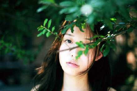 我们一直在寻找快乐，人和人相遇，靠的是一点缘分；人和人相处，靠的是一点诚意。这世间，没有谁对不起谁，只有谁不懂得珍惜谁。