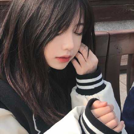 拐个弯，与生活和解，得失都随意，往后余生，愿自己百毒不侵，诸事皆宜。