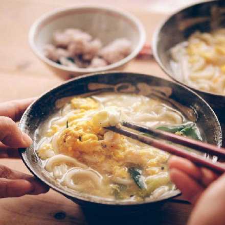 满堂盛宴，不如一碗人间烟火。