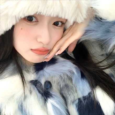 过去是毫无意义的。一直看着后视镜是很危险的，会出交通事故哦。开车的时候必须专心地看着前进的方向。已经走过的路，只要时不时地回顾一下就可以了。