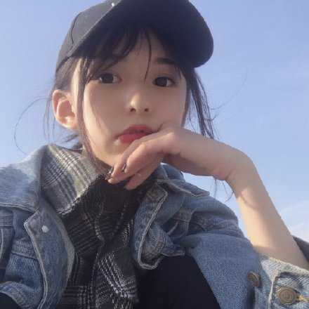 我这般爱闹爱笑的性子 终究也被打磨成如今这副寡言寡语的模样