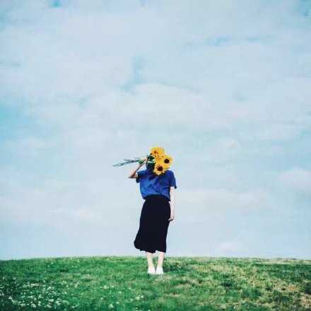 有些人说不清哪里好，但就是谁都替代不了。有些人说不清哪里不好，但就是将就不了。