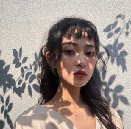 哪有那么多真心让他浪费 耗尽感情你就走 而且不再回头