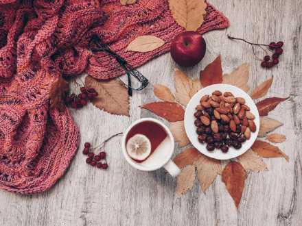 我们每个人都有自己的小幸福，与其苦苦追寻那些看似美好的东西，倒不如好好珍惜自己已经拥有的东西！别把眼光停留在别人的幸福里，你拥有的，都是你的幸福！早安~