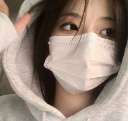 生活不易 生存方式人人不同 碎银几两不知压断多少肩膀 虽没有什么比活着更快乐 但也没有什么比活着更艰辛