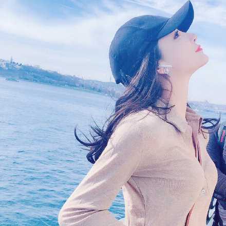 没有人有义务必须透过你邋遢的外表去发现你优秀的内在。你必须干净、整洁、甚至是精致，这是你做人的基本与尊严，不分男女。越活越理解“以貌取人”的积极之处，自勉互勉。