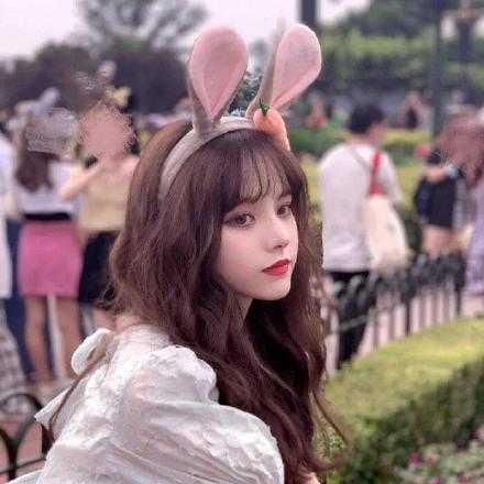 温柔的一半是知识，没有涵养的温柔，撑不起你要的风骨。