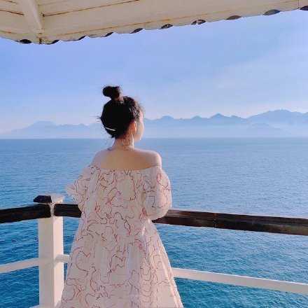 再多一点点努力 去到更大的世界 就会对当下这些情绪说无所谓了吧