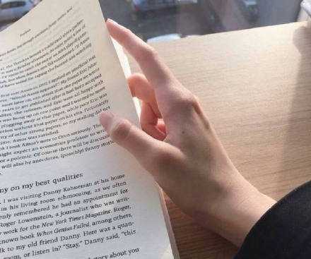 今天翻的是书 明天数的是钱