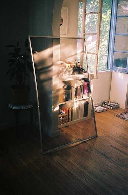 不开心是因为没钱，无聊是因为你太闲。