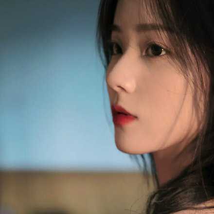 你永远不知道平时疯疯癫癫的人 静下来和你谈心的时候有多么信任你