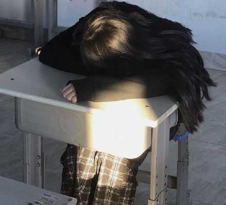 他若是真的爱你，你可以是任何一种女子，他若不够爱你，你才需要做一个全能的女子。