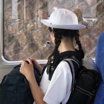 人若是看透了自己，便不会小看别人。