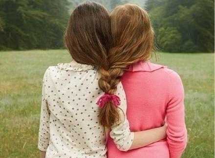 幸福就是：就算没有男朋友，还会有亲爱的不着调的闺蜜说爱你！