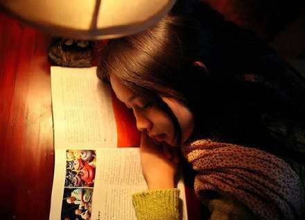 再坚强的人，心里都一定有那么一些弱点，一触就碎，一碰就痛。