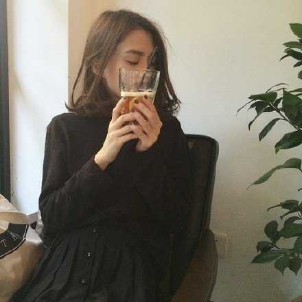 其实有时候嘴笨 倒不是真的笨 而是脑袋里冒出了太多想说的话 一下子不小心选中了那句最不该说的