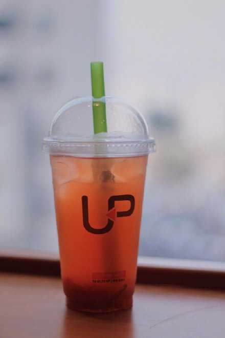 这个冬天 没有惊喜 也没有失落 除了偶尔自找难过 就这样得过且过