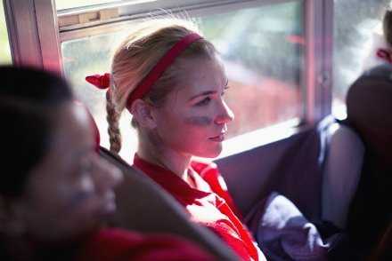 人只有在彻底失去的时候 才会入骨的怀想曾经有过的美好