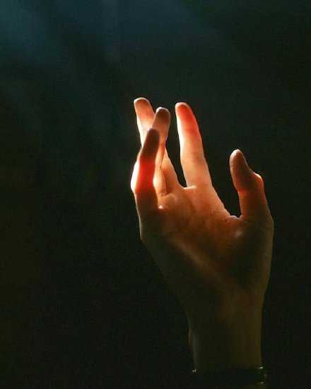 你不勇敢，没人替你坚强。