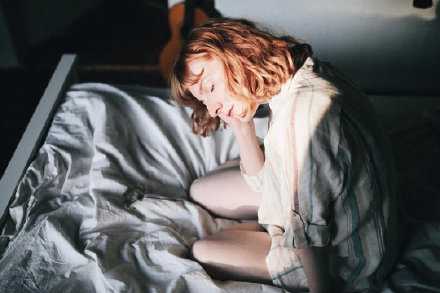 闹钟：该起床了 被子：我看未必