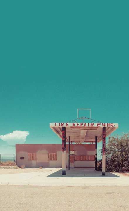 熬夜、喝酒、蹦迪……这些伤身伤心的事，赶紧戒了吧。人生没有几件事值得你哭泣，消耗自己，过度透支身体只会换来恶性循环。学着健康生活，少一点放纵，多一点自律，不喝酒的日子也能过的很诗意！