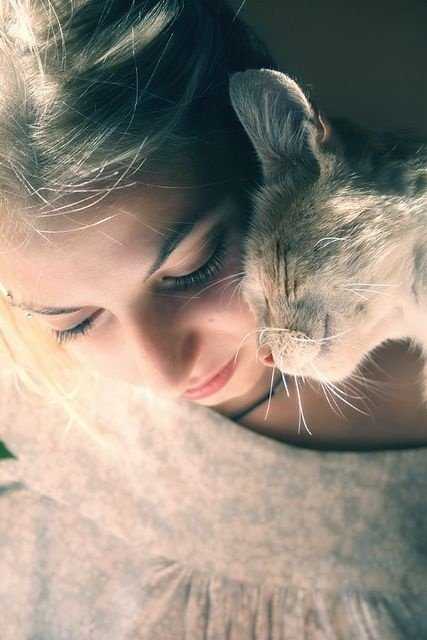 时间不是药，不能让你彻底忘了什么，但它能让你知道，你原来所谓的那些很重要的人和事，到了最后，都变得其实并不那么重要。晚安。