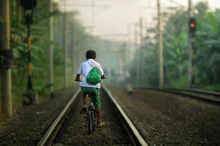 真正失败的人，就是那种特别害怕不能成功，连试都不敢试的人。