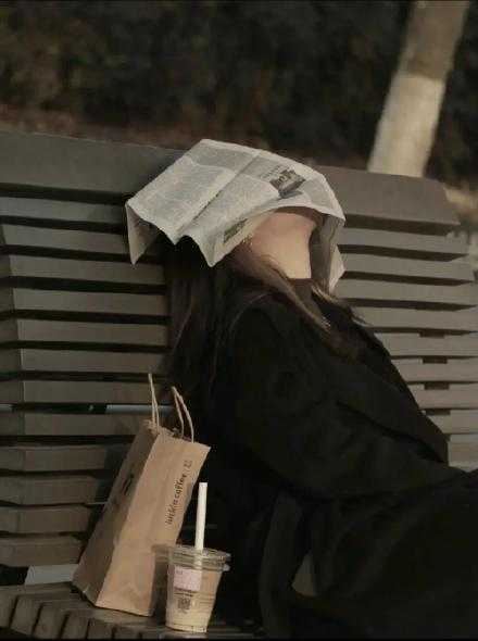 智者告诫青年不要轻易交出真心，没有理智、没有克制的情感只会带来哀伤和悔恨。